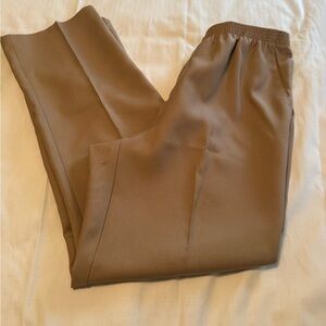 NWT Alfred Dunner Classic Straight Pull On Tan Trousers Flat Front Relaxed 10